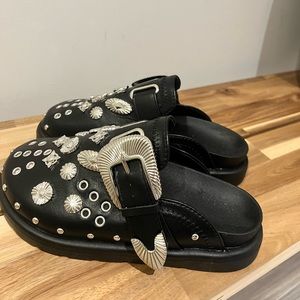 Sezanni ex voto buckle sandals